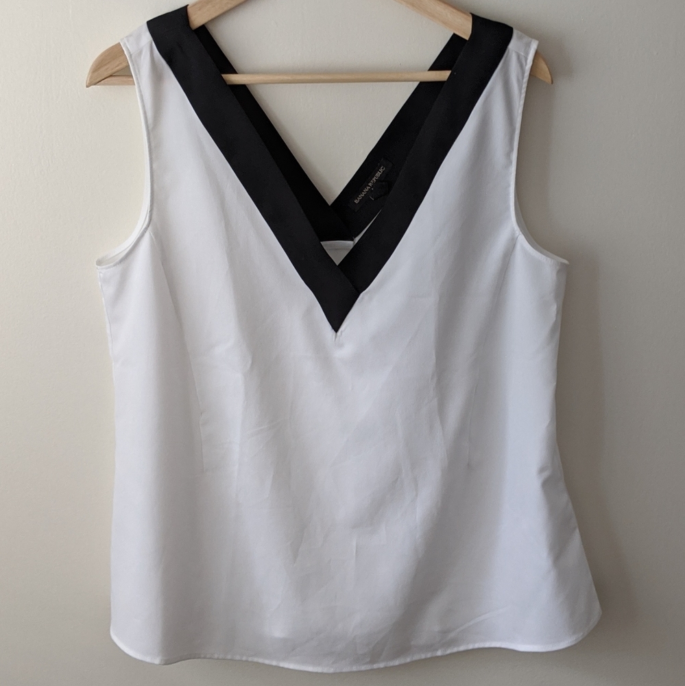 Banana Republic Black and White Sleeveless Blouse